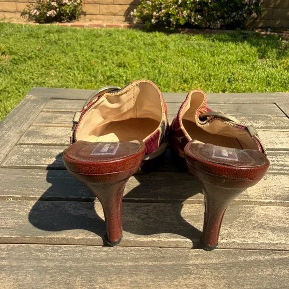 Emilio Pucci Red and Cream Patterned Velvet-Textured Mules - Picture 4 of 5